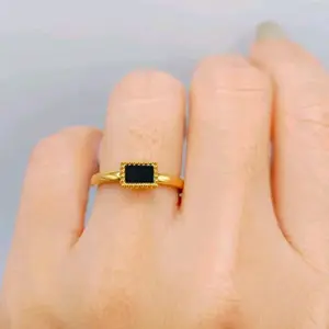 AW93 - CINCIN TITANIUM PERHIASAN WANITA MODEL PERSEGI PANJANG BLACK STONE GOLD RINGS SIMPLE NAN ELEGAN