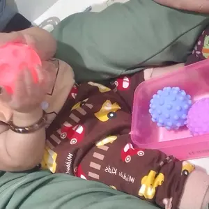 JAVA (6pcs box) Bayi Sensory Mainan Pelatihan touch ball  Anak Yang Baru Lahir peras bola karet yang berbunyi Multifungsi Soft Ball Set