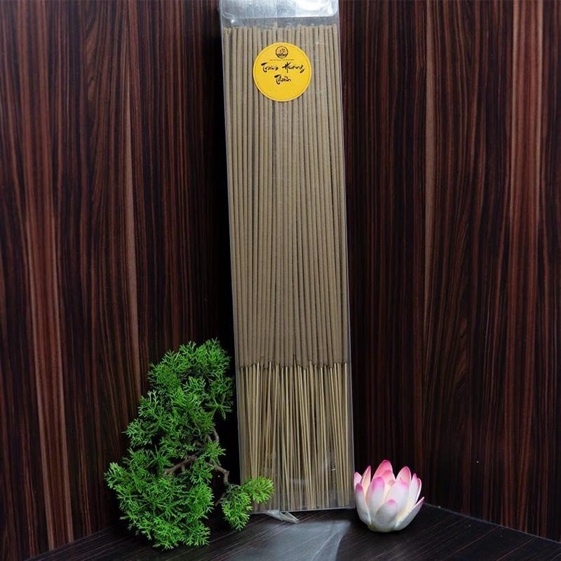 Nhang Trầm Hương- Nhà Chùa Làm Thơm Sạch 1 bó nữa ký hơn 300 trăm cây nhang nhang 4 tấc