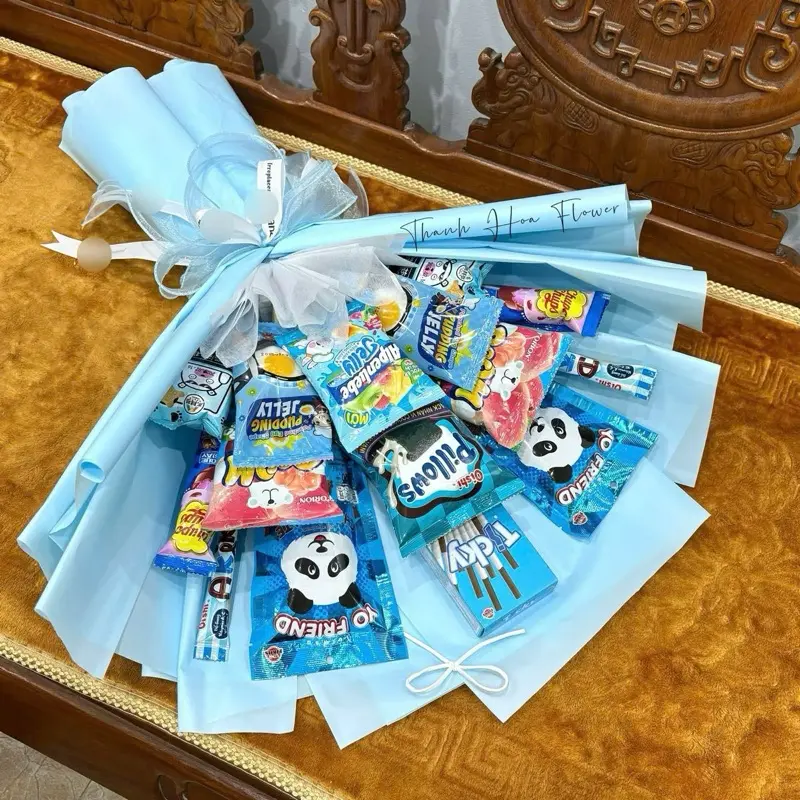 Bó Hoa Bánh Kẹo Màu Xanh Dương Làm Quà Tặng