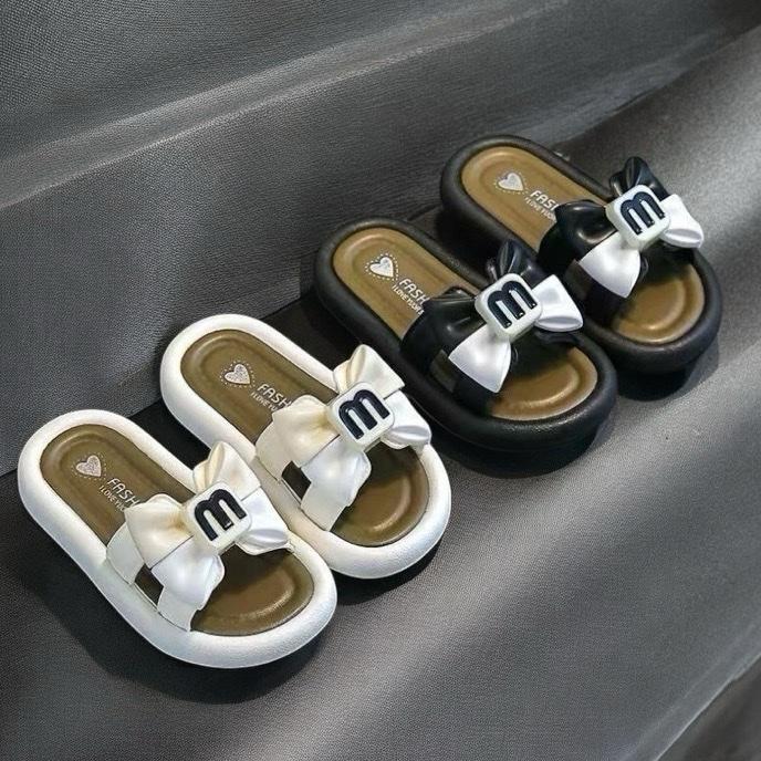 Dép lê chữ M cho bé gái hình nơ mềm chống trơn mùa hè đi biển tiểu thư