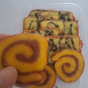 MARNAS Kombinasi Marmer dan Roll Nanas Isi 10 Potong Camilan Lezat dan Praktis untuk Segala Kesempatan