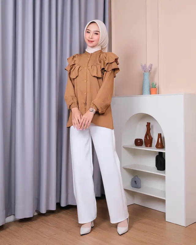 Baju Atasan Wanita Raina Terbaru Bahan Pollo Linen Blus Simpel Elegan Tangan Panjang Wudhu Friendly Busui Friendly Katun Casual Formal Dewasa Desain Ruffle Kancing Muslim Kerja Hitam Simple Dress Putih Santai Basic Kantor 7