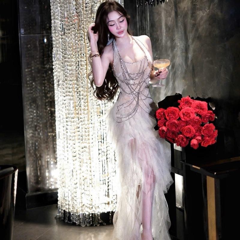 Đầm thiết kế cổ yếm đính đá tua rua bèo sang chảnh