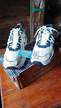Product Review of Luckyfanstore Sepatu Sneakers REFLECT Hitam Putih Casual Sports - E13 Pria Shoes Running Kasual from M**n 1