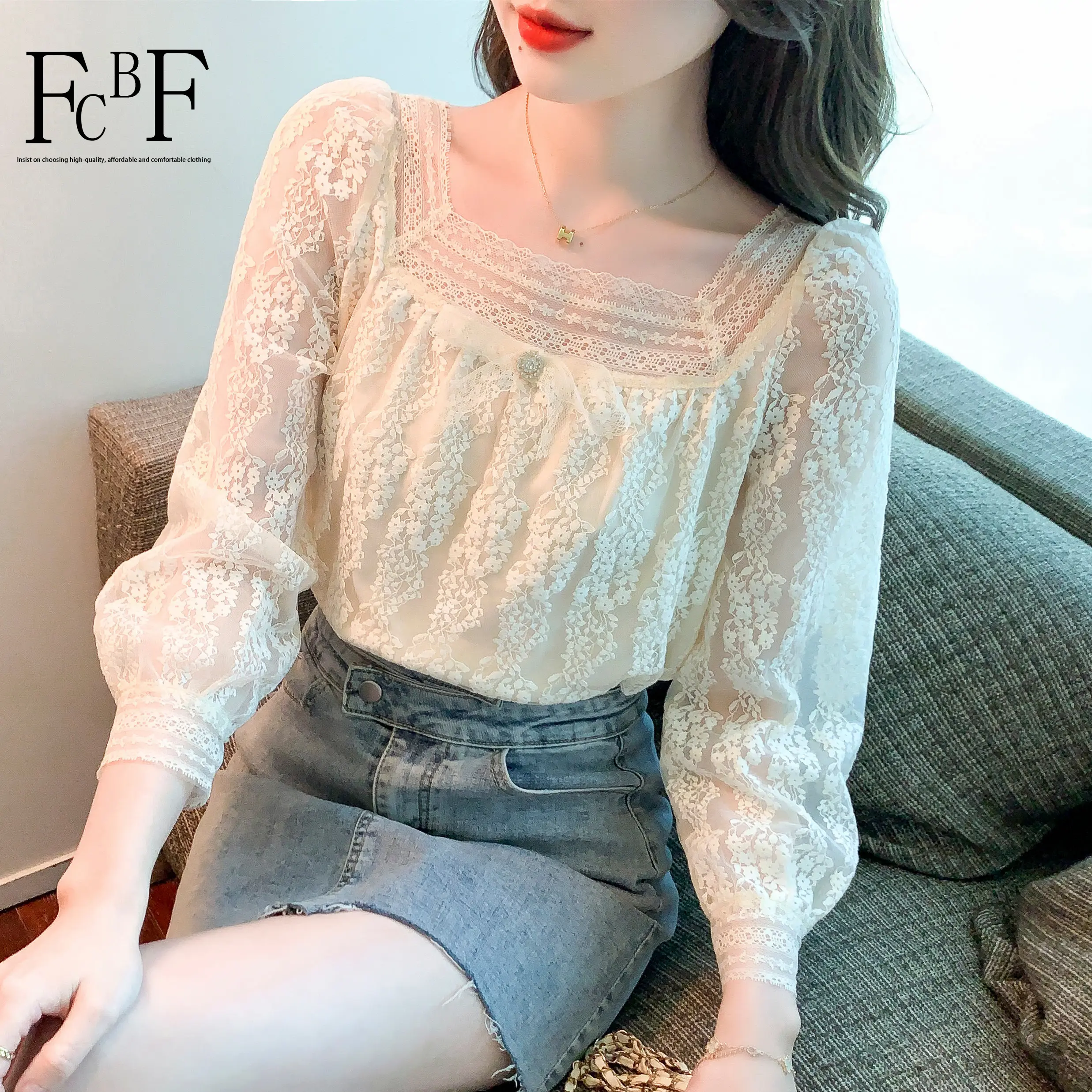 FCBF Áo Sơ Mi Ren Nơ Cổ Vuông Hợp Xu hướng Mới Mùa Mùa Xuân 2025 Áo Sơ Mi Nhỏ Ngọt Ngào Áo Dài Tay Dáng Ôm Thanh Lịch Dễ Phối Đồ Cho Nữ Women Top Shirt đi lại hiện đại không chính thức Kem Voi