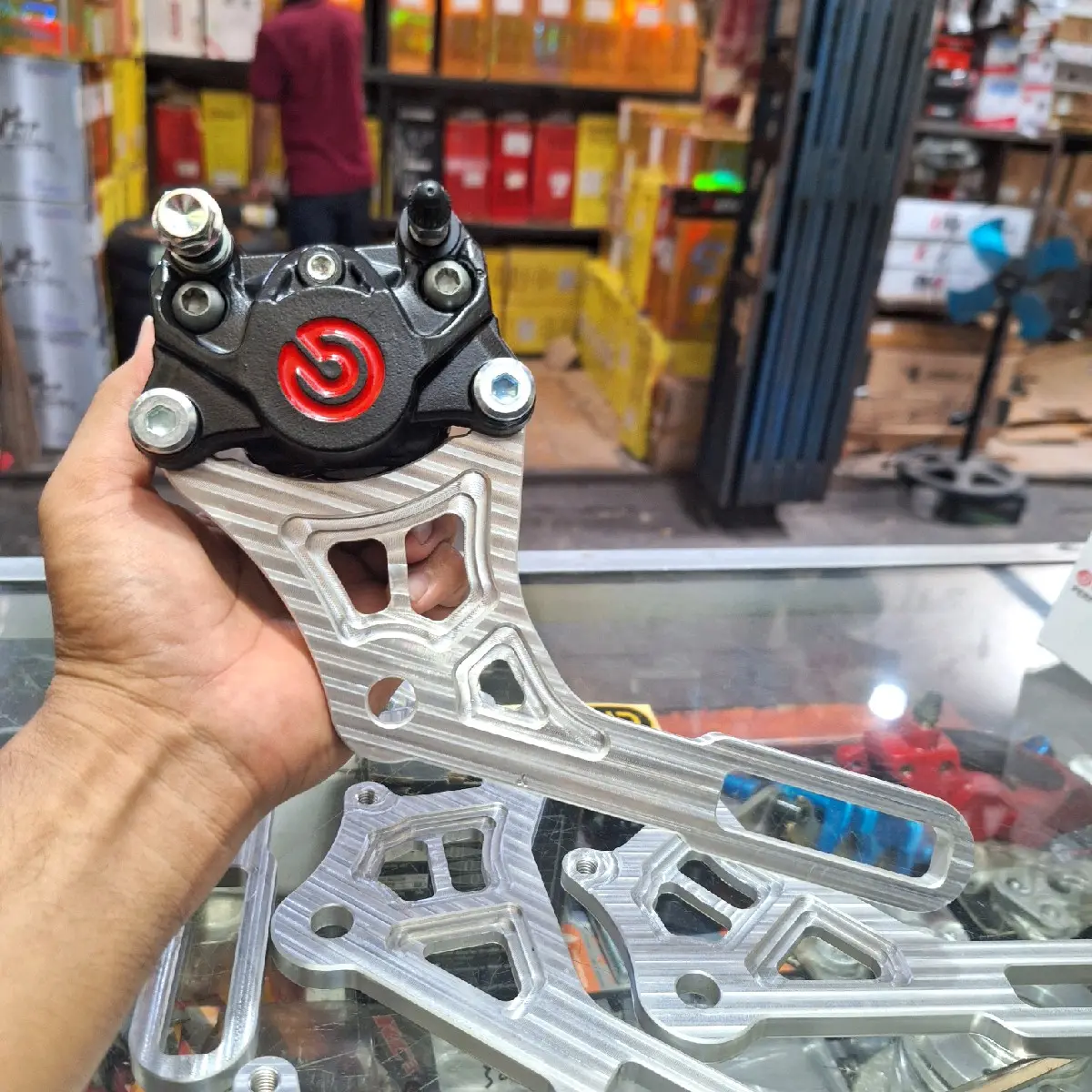 BREKET BELAKANG SUPRA 125 Fi BLADE REVO ABSOLUT SUPRA HELM IN PNP CALIPER 2p