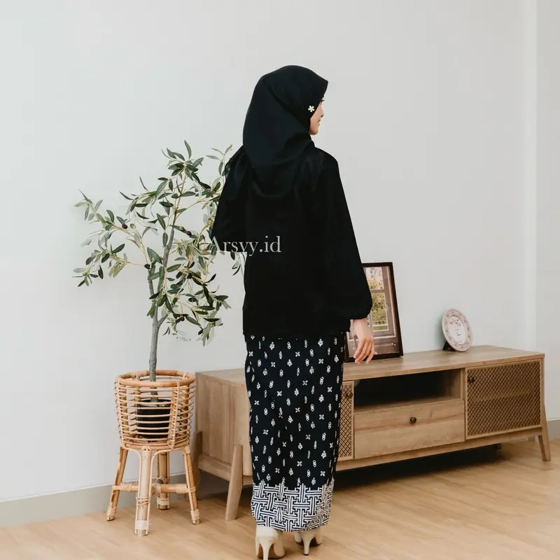 Arsyy.id - Santorini Blouse - Atasan Satin - Oufit Kondangan - Blouse Santorini Silk - Baju Braidsmaid Wanita Top 2
