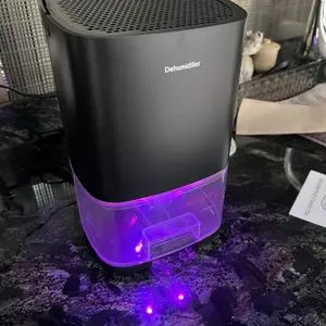 TIXX Dehumidifier 3-in-1 2.5L Tangki Air Visual Purifikasi Ion Negatif Aromaterapi Mode Kelembaban Konstan Cerdas Suara Rendah ≤45dB Hemat Energi 65W Cocok Untuk Rumah 30-60m² Aman Untuk Keluarga