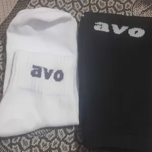 Paket Kaos Kaki Bola Sambung dan Kaos Kaki Sport Motif AVO Warna Hitam dan Putih