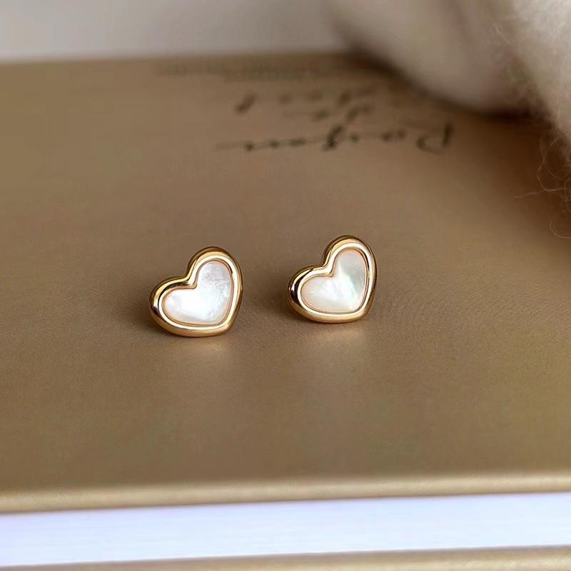 A75 Anting Wanita Titanium  Love Mini Putih Elegant 1