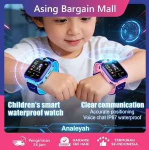 Anak Q12 Lokasi Jam Tangan IP67 Tahan Air Panggilan Darurat Foto Jam Digital GPS Smart Watch