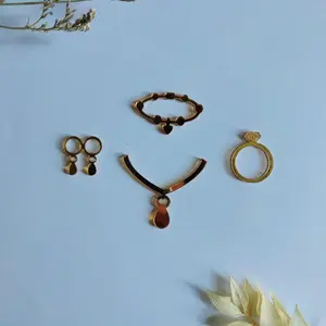 Replika Perhiasan Emas Tambahan Mahar Akrilik Anting Kalung