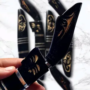 Laduk Ukir Hitam Baja buatan tangan