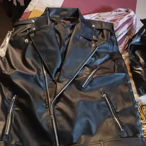 JAKET ROMPI Semi Kulit Ramones Casual Pria Hitam Keren