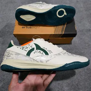Sepatu futsal dewasa Ortuseight Jogosala Crusher V1, Ivory Army Green Premium