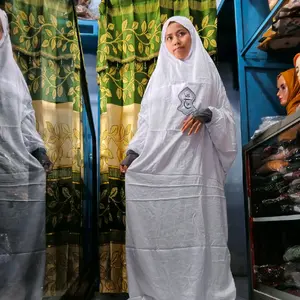 Mukena Manset Terompah Putih Elegan untuk Kegiatan Ibadah