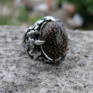 Cincin Kayu Liwung Hitam Coklatputih dan Merah dengan Desain Eksklusif untuk Tampilan Mewah