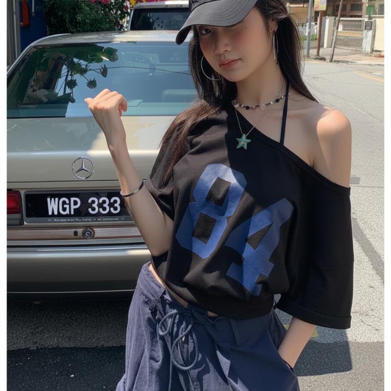 Atasan Wanita Angka 84 – Blouse Jersey Pendek Style Vintage Korean Look Hitam Putih Trendy