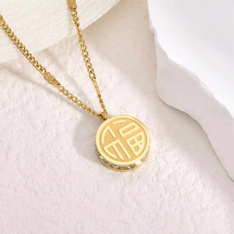 Kalung Titanium Liontin Ganda Sisi Ganda dengan Motif Fu (Keberuntungan) dan Shuangxi (Dua Kebahagiaan) Model Retro Unik Anti Karat Anti Pudar Tahan Lama Hypoallergenic Nyaman Dipakai Cocok untuk Sehari-hari dan Hadiah AS06