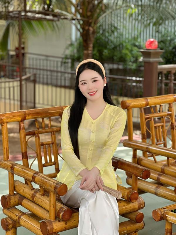 Hân Nguyễn Áo Bà Ba - B.A144 - Áo Bà Ba Voan Tơ Thêu Hoa Thanh Anh Cổ Tim Nút Nụ Dây Kéo