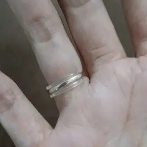 Ring Sizer / Ring Adjuster / Pengecil Ukuran Cincin Bahan Silikon Transparan 8 Ukuran