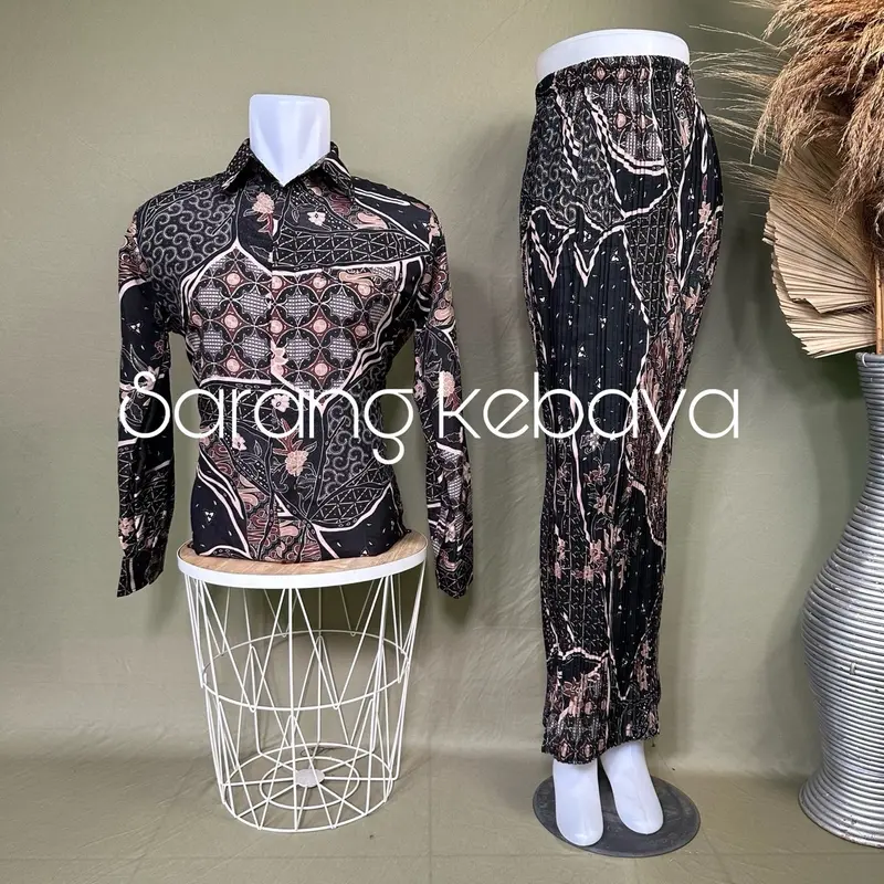 SARANG KEBAYA  / BATIK COUPLE/KEMEJA BATIK COUPLE/BATIK COUPLE LENGAN PANJANG/ROK PLISKET COUPLE / KEMEJA BATIK COUPLE ROK PLISKET Kondangan Lembut Pesta Mewah Tebal Seragam Baju Wisuda Keluarga batik  couple pasangan 8