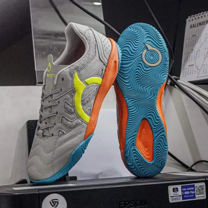 CUCI GUDANG Futsal Ourtuseight JOGOSALA Termurah Sepatu Turnamen Bunyi cit-cit 0