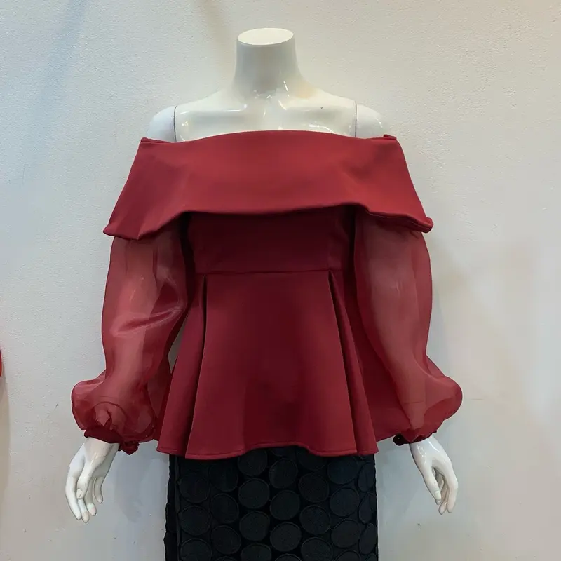￼Top Sabrina Organza Scuba 0