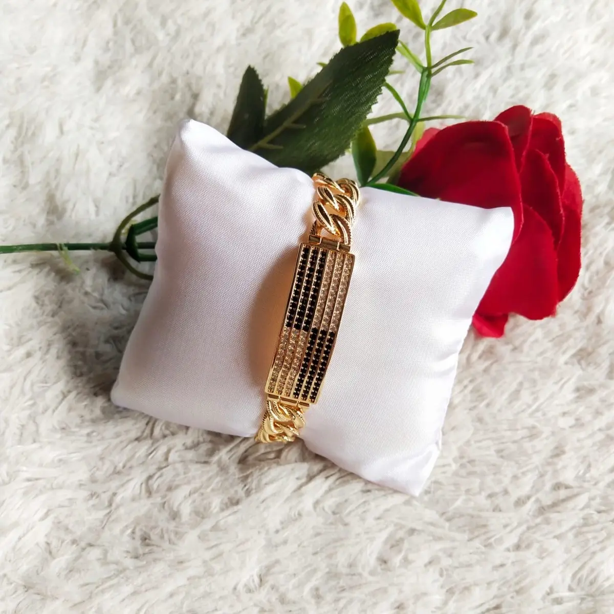 Gelang Tangan Rantai Motif Permata Hitam New Perhiasan Wanita Pengganti Emas Motif Elegant - Bracelets