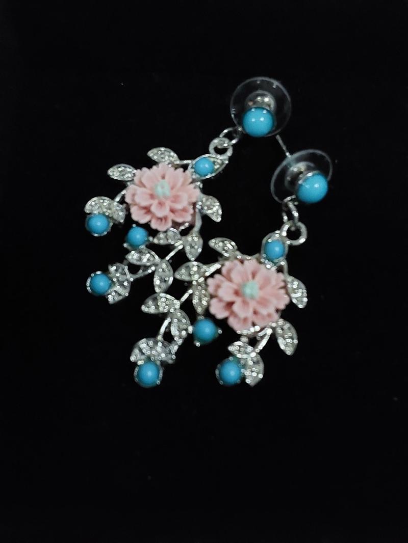Product Introduction of earrings- medium size pair for your matching with outfits 1
