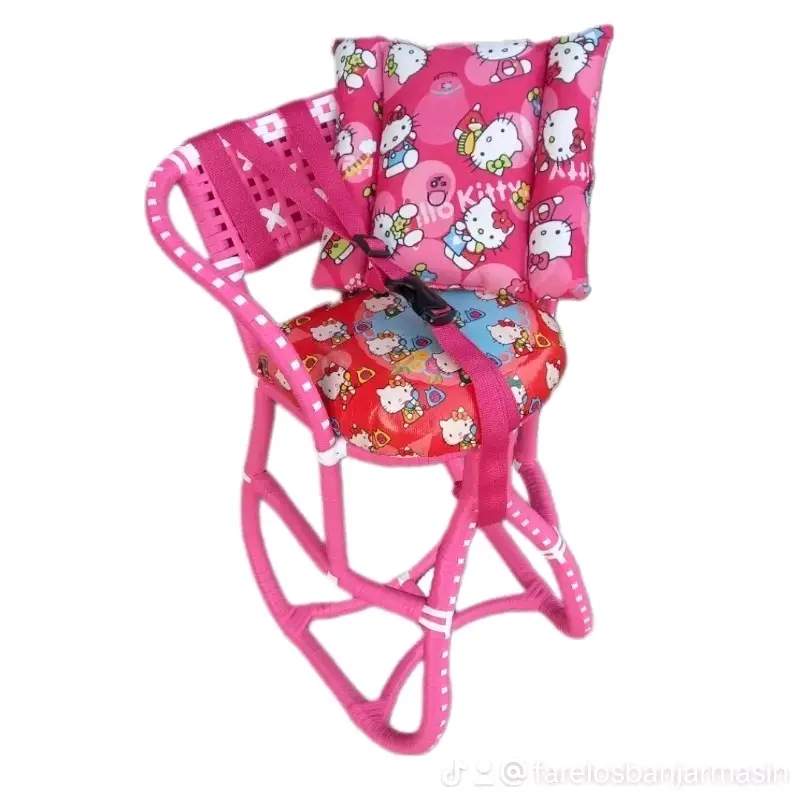 kursi boncengan anak bahan rotan pewarna satu set bantal dan sudah ada sabuk pengaman.
