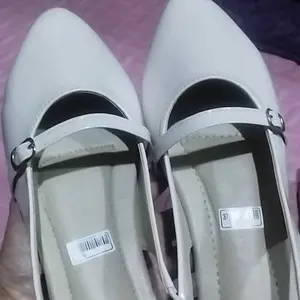 Sepatu sandal flat wanita Flat wanitA Shoes sandal Wanita Feshion Kekinian Gaya Modern Kerja Sole Anti Slip Warna Netral Kulit Sintetis Premium & trendy & nyaman di pakai