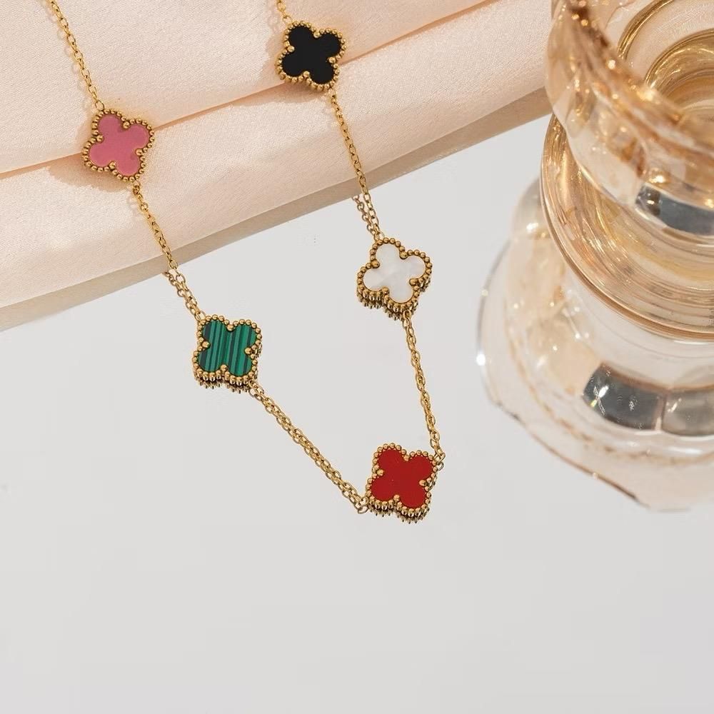 Kalung Wanita Titanium Motif Bunga Anti Karat Dengan Pilihan Warna Cantik Dan Desain Elegan