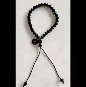 Gelang Manik Hitam Viral Serut Dewasa dengan Desain Elegan dan Tali Adjustable untuk Gaya Anda