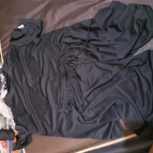 Setelan Running Kozzo – Baju Olahraga Pria Kaos Dry Fit dan Celana Pendek Sport Tanpa Saku