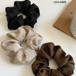 レディース用シュシュ シルクのような質感のヘアタイ 高級な見た目 ゴム性のあるポニーテールホルダー 夏のヘアアクセサリー ソフトな光沢、ボリュームアップ 多用途（日常・デート・仕事）