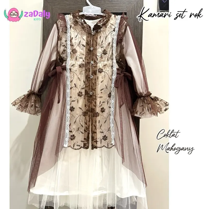 OUTER SAJA..(Tanpa ROK + INER )Ready outer brukat anak lebaran..outer anak,motif bunga burgundy mahogany. Cantik Muslim Mewah Nyaman Panjang Setelan