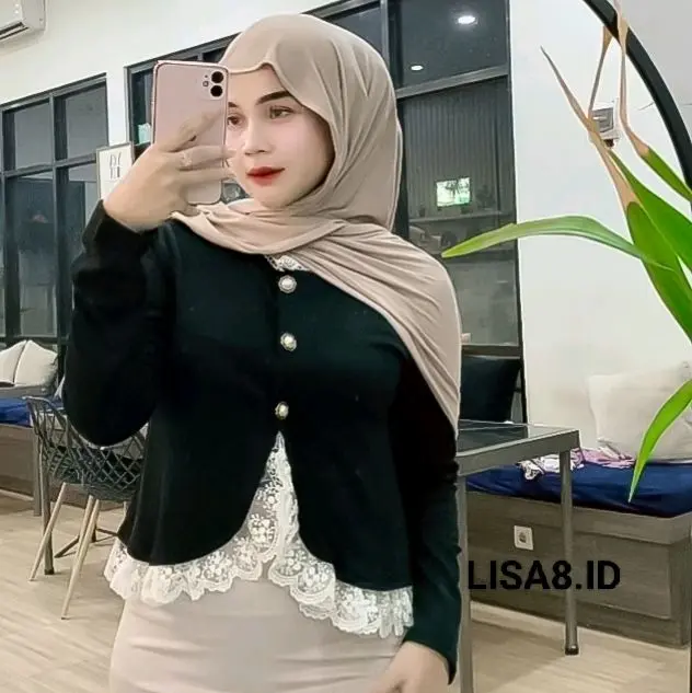 Sabrina Blouse wanita Knit Premium melar Renda halus Atasan semi crop Korean Style Kekinian 1