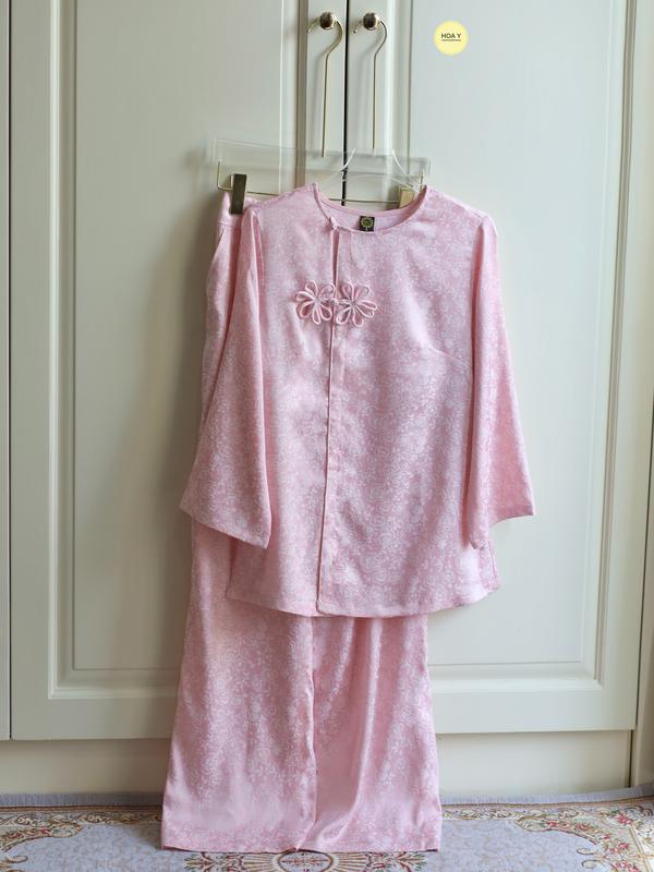  DL131 GẤM HỒNG PASTEL   Họa Y Pháp Phục  bộ Đồ Lam Đi chùa -  phật tử lụa cao cấp- Size S M L XL  XXL 3XL-Thường Mặc Women thanh Lịch hoa sentrung niên bà ba bigsize ao daidep cho  nữ áo việt phục dài tết trang phục truyền thống 