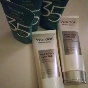 [TOP CREATOR'S PICK: BUY 3 GET 5] Wardah UV Shield Sunscreen SPF 35 SPF 50 - Untuk Kulit Bekas Jerawat, Kulit Berminyak, Kulit Kering, Mencerahkan, Cepat Meresap - Tekstur Gel Ringan Mudah Meresap - Sunscreen No. 1 Sunscreen of the Year - Skincare