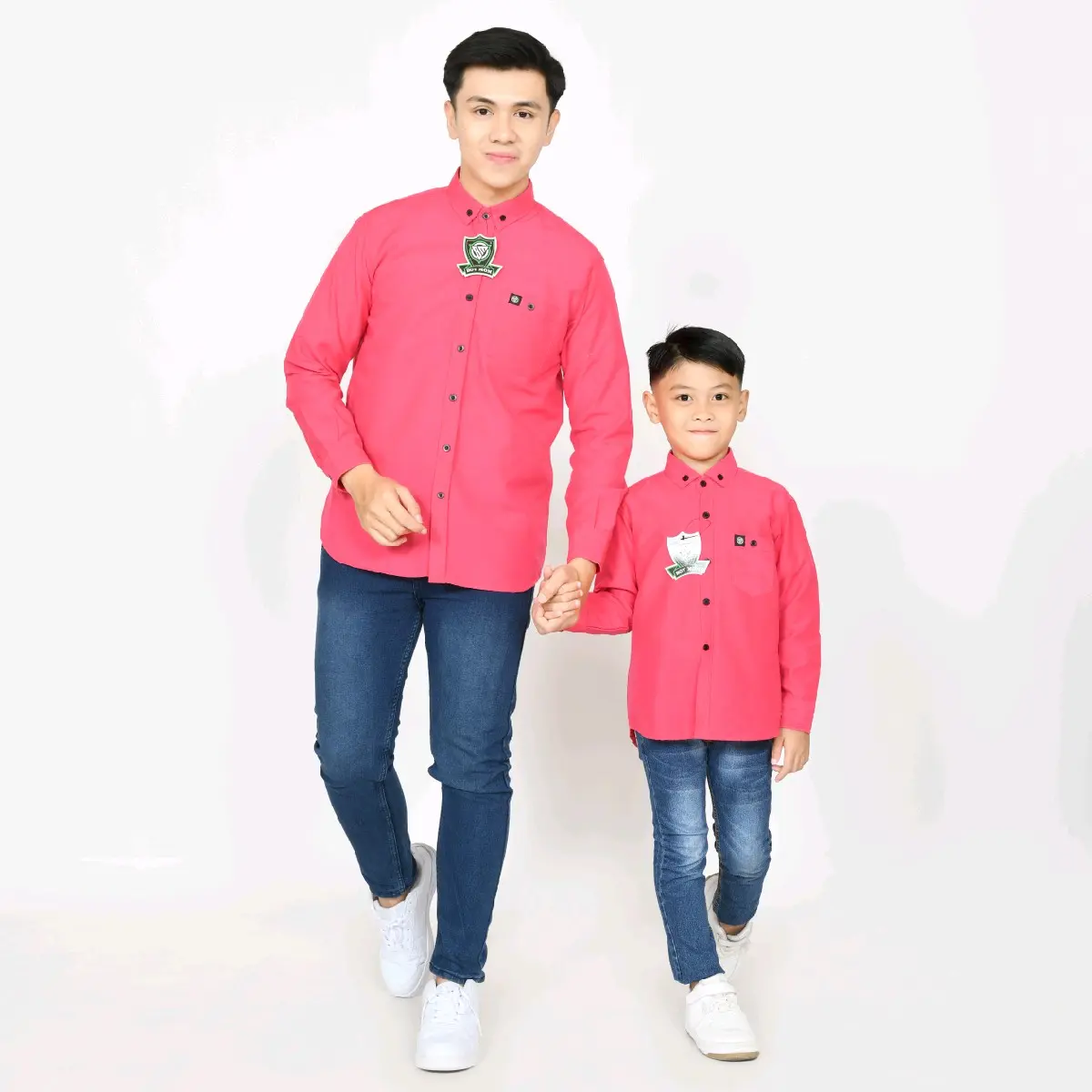 KEMEJA POLOS COUPLE AYAH DAN ANAK LENGAN PANJANG KEMEJA PRIA DEWASA DAN ANAK WARNA PINK FANTA / FUCHIA Baju Keluarga Motif Katun Pasangan