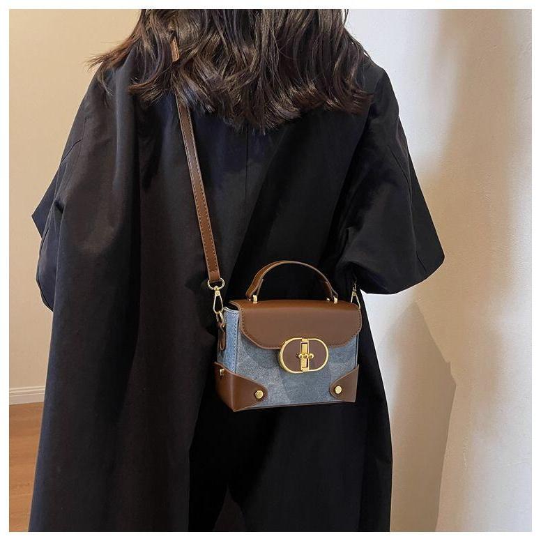 Product Introduction of This year's popular for women in autumn and winter, versatile 2024 new single shoulder crossbody bag, portable box, small square bag 12