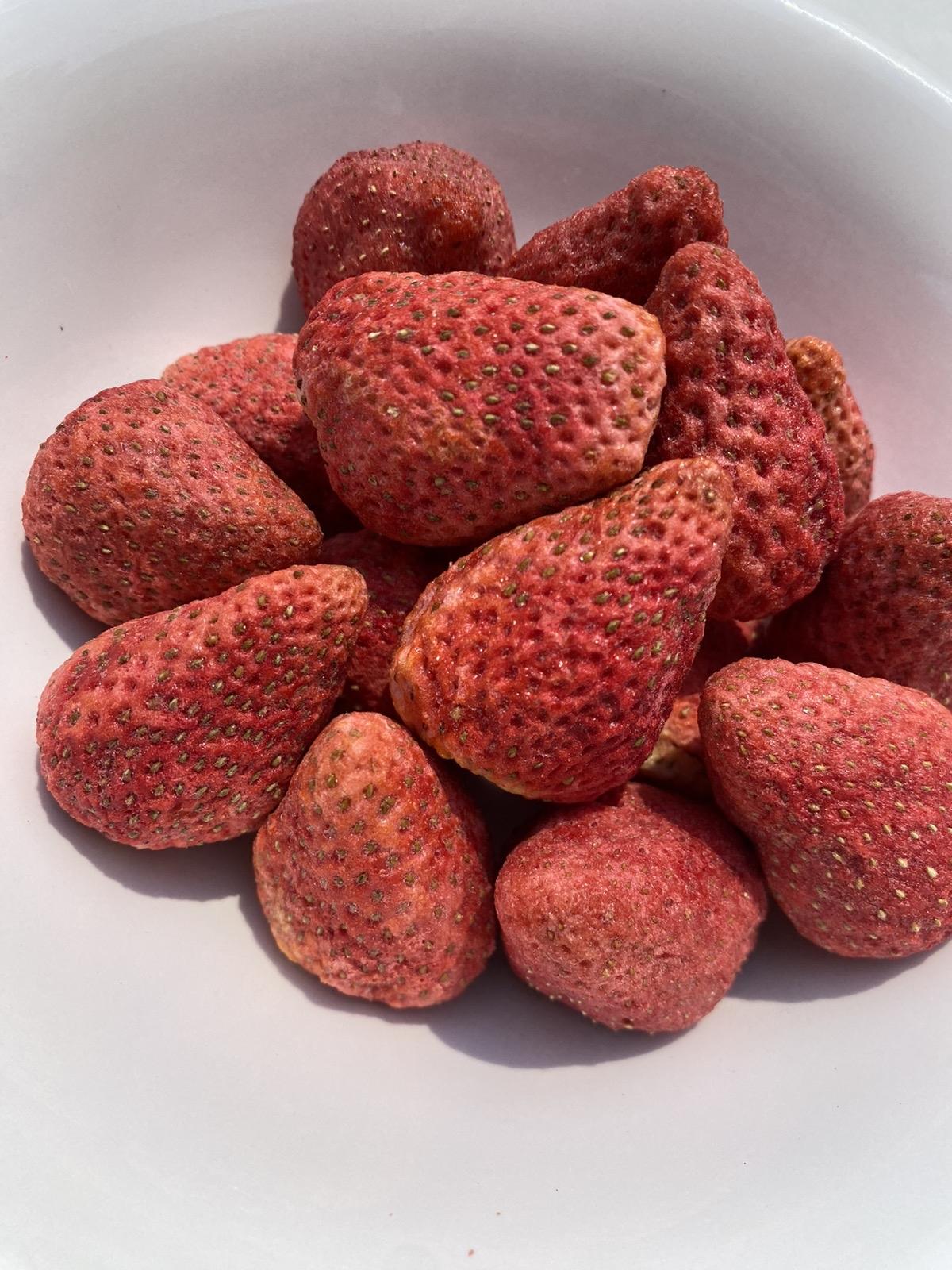 casheli Crispy Freeze-dried Strawberry GradeA  Camilan Snack Food Cemilan Stroberi Makanan Chips Camilan Keripik Viral