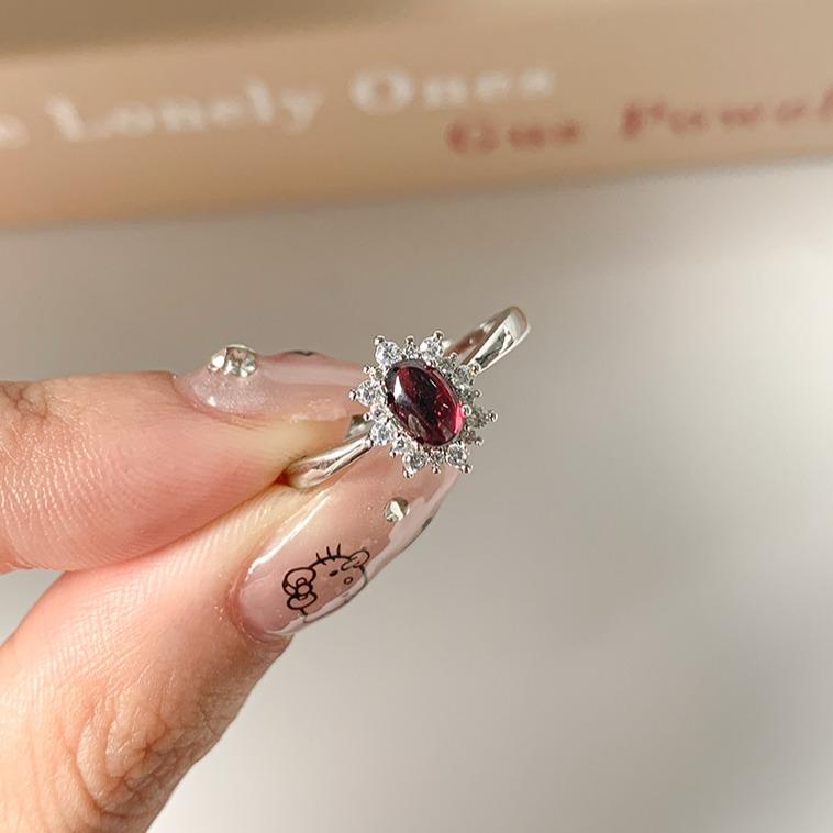 Oval ring, flower inlaid stone ring, natural garnet ring, female ring, temperament live ring 3