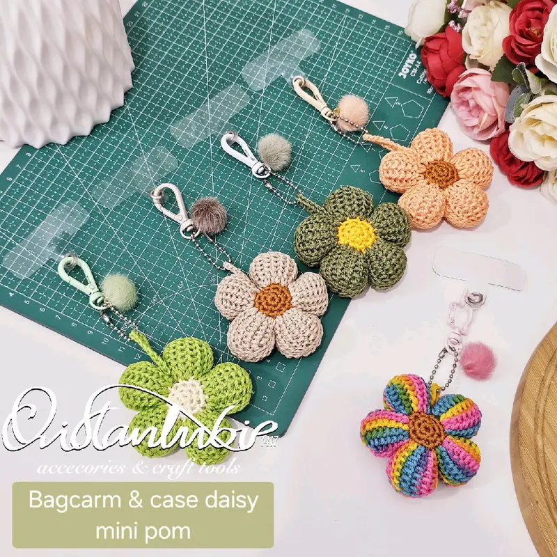 BagCarm 2in1 & Case Daisy Mini Pompom free landyard 1