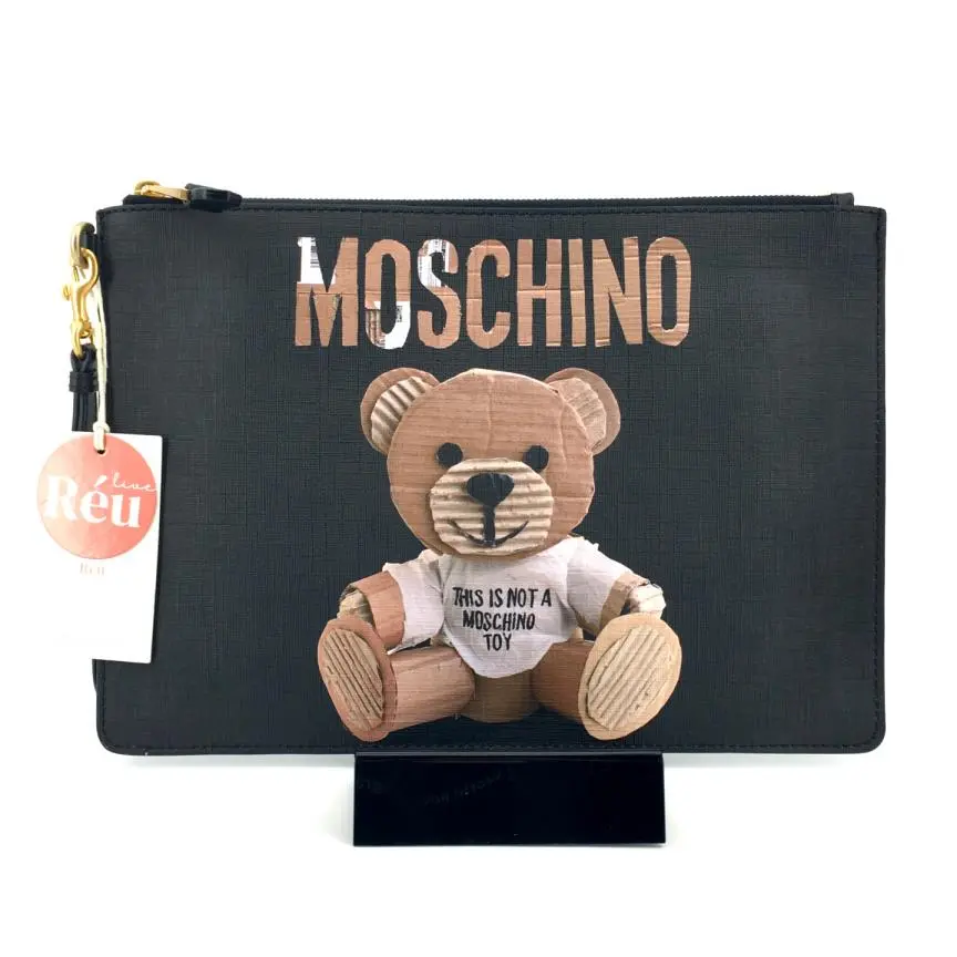 (Preowned) Reu 30745 Moschino - Teddy Bear Clutch Wristlet