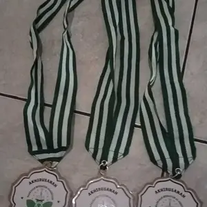 Medali Akrilik Wisuda Sticker Custom + Tali | Hadiah & Souvenir Lomba, Kelulusan Sekolah