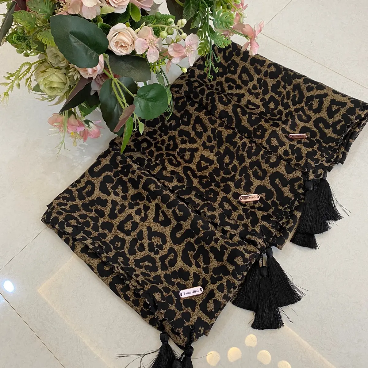 Segi empat leopard Hijab