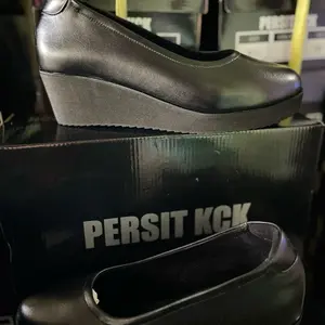 PERSIT KCK SEPATU WEDGES PERSIT MODEL WEDGES SESUAI MUPUS Ukuran 36-42 Detail Size 36-23 cm hingga 42-26 cm disarankan naik 1 Ukuran